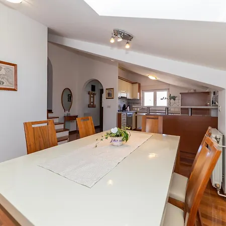 Dekorti Appartement *